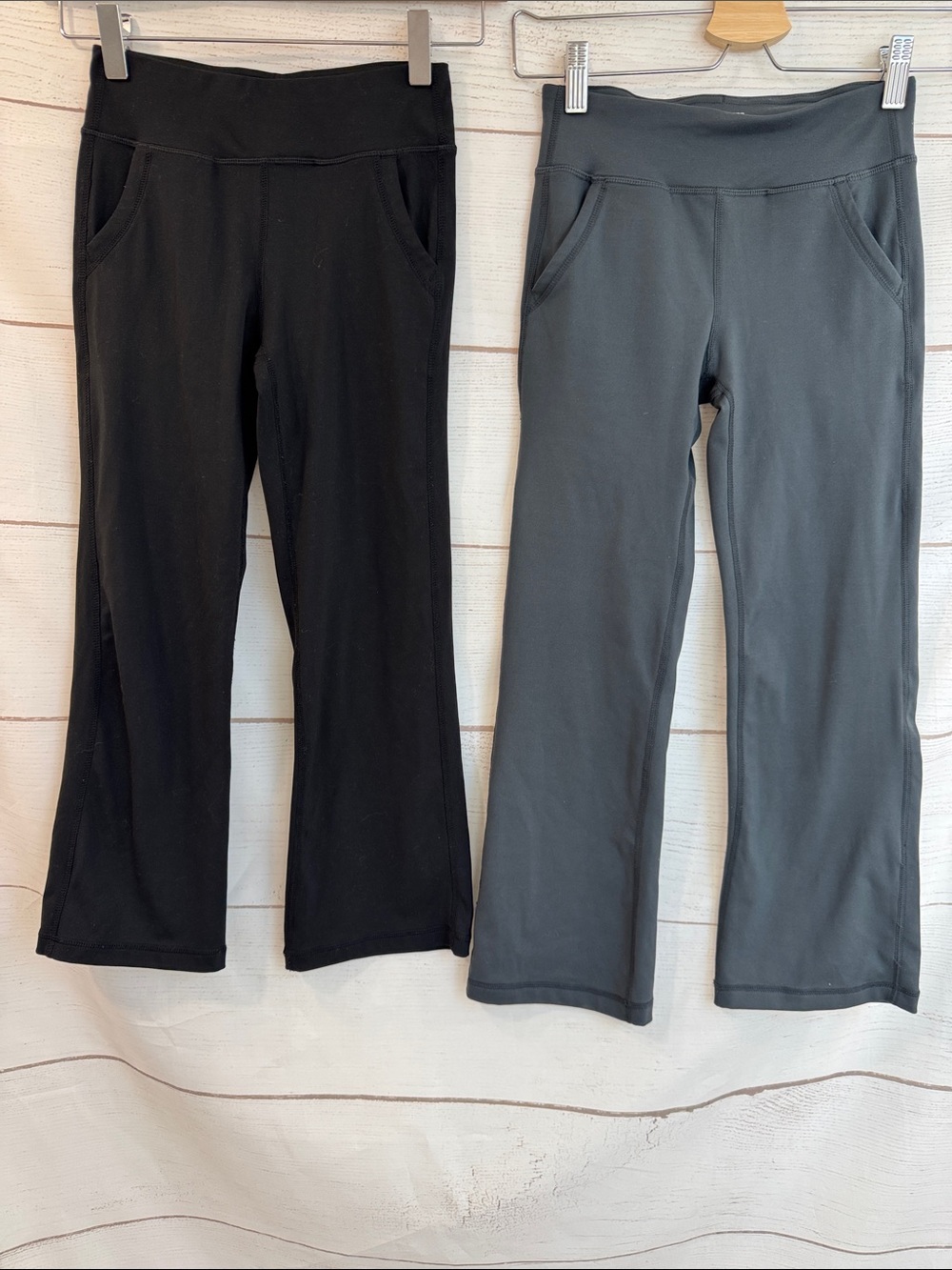 Lot of 2 Kids Stretch Yoga Pants Black and Gray 32 degrees size Small 7/8 flare